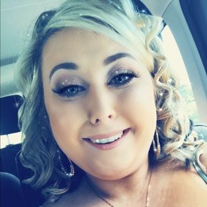 Meet your Posher, Elyse